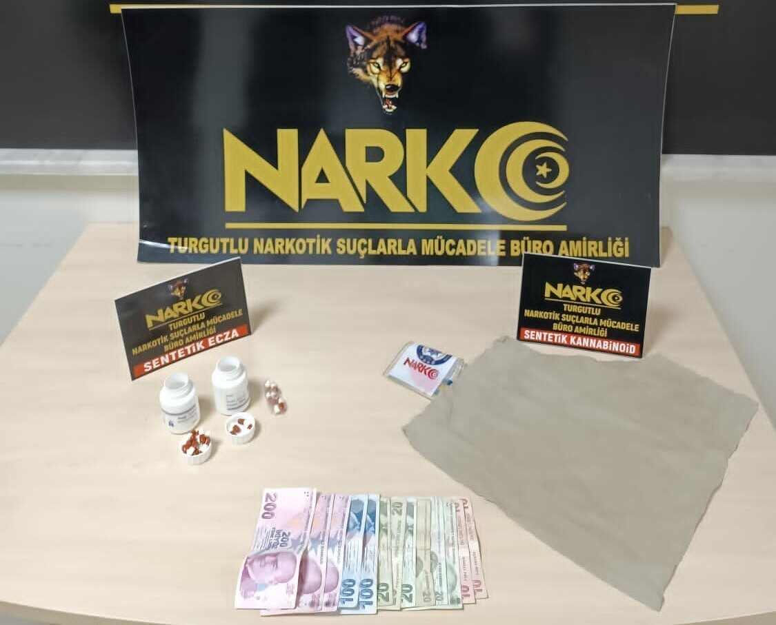 Manisa'nın Turgutlu ilçesinde uyuşturucu ticaretine yönelik operasyonlarda 3 kişi tutuklandı.