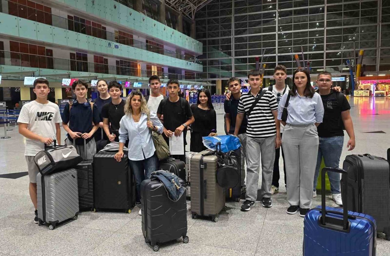 Denizli’deki Sema-Abdurrahman Karamanlıoğlu Turizm Mesleki ve Teknik Anadolu Lisesi'nden 12