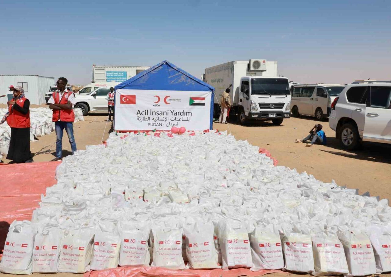 Türk Kızılay, Sudan'daki artan çatışmalar sebebiyle yerinden edilen binlerce mülteciye