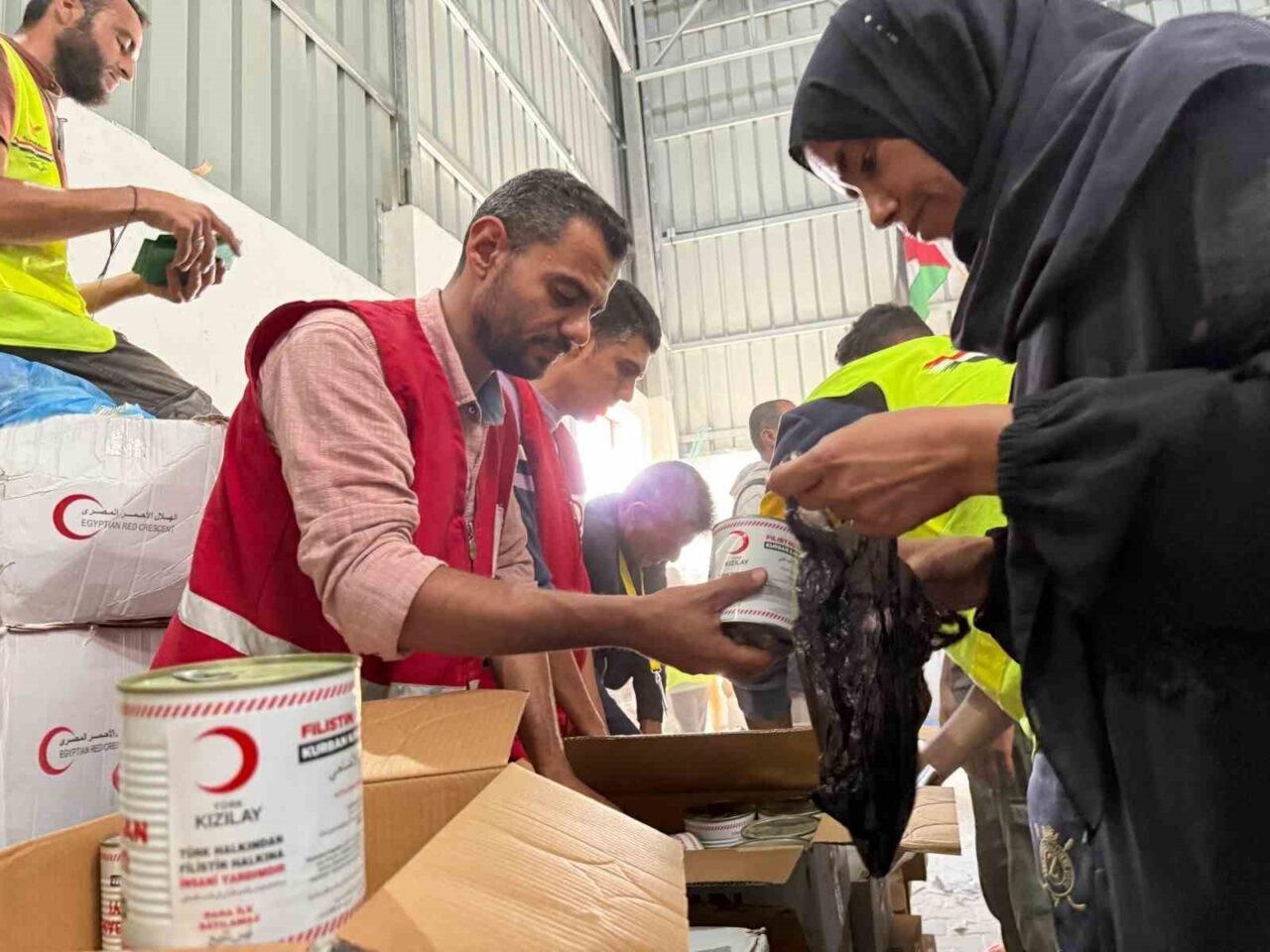 Türk Kızılay, son İyilik Gemisiyle Gazze'ye gıda ve insani yardım