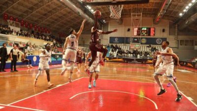 Türkiye Basketbol Ligi'nin 10. haftasında Kocaeli Büyükşehir Belediye Kağıtspor, Bandırma
