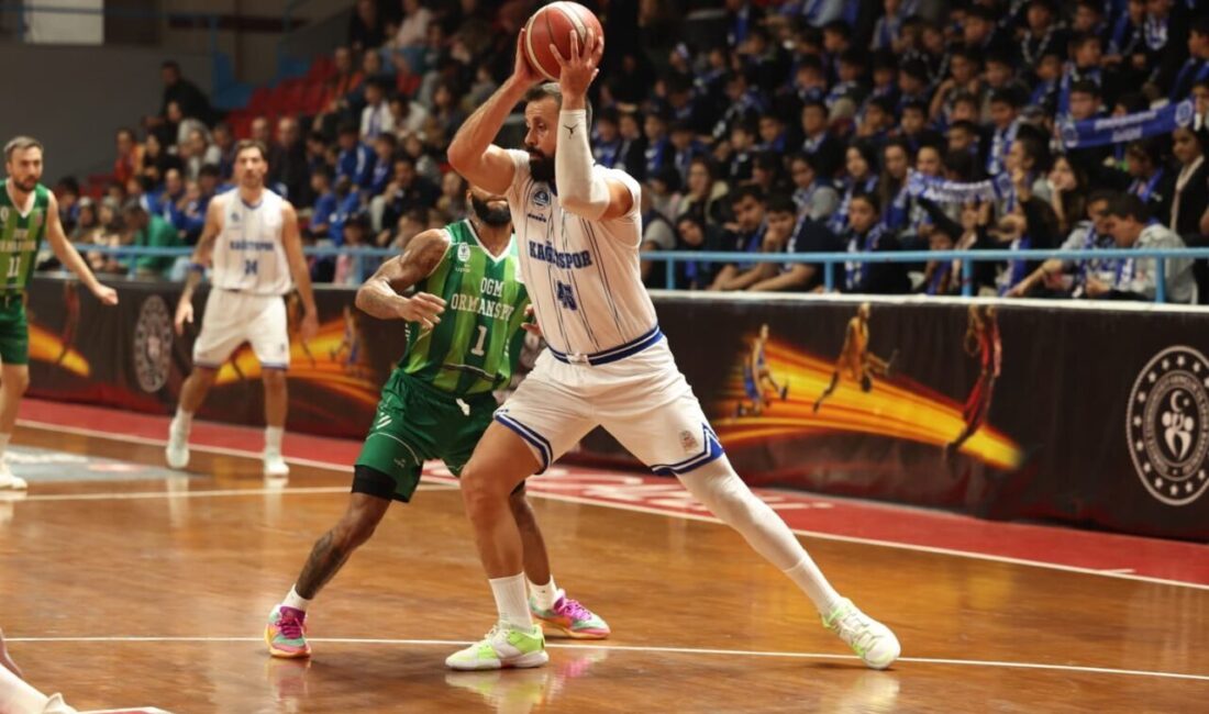 Türkiye Basketbol Ligi'nde Kocaeli Büyükşehir Belediye Kağıtspor, OGM Ormanspor'a 67-74'le