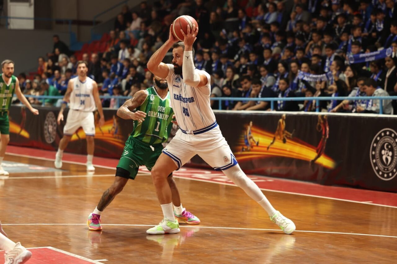 Türkiye Basketbol Ligi'nde Kocaeli Büyükşehir Belediye Kağıtspor, OGM Ormanspor'a 67-74'le