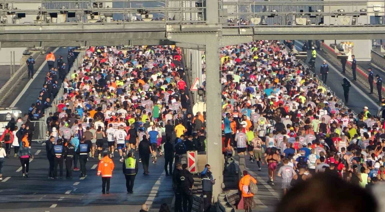Türkiye İş Bankası'nın düzenlediği 47. İstanbul Maratonu, iki kıta arasında