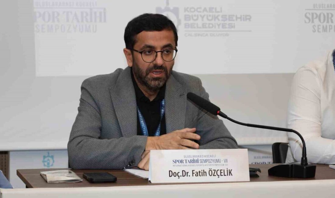 Kocaeli'de düzenlenen Uluslararası Spor Tarihi Sempozyumu'nda konuşan Doç. Dr. Fatih