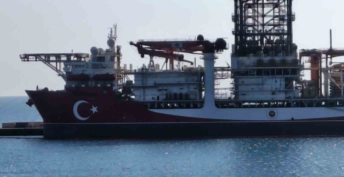 Türkiye’nin 5. Sondaj Gemisi ‘West Draco’, Mersin Taşucu Limanı’nda Mavi ve Beyaz Renklerle Donatıldı Türkiye, deniz filosuna 228 metre uzunluğunda ve 42 metre genişliğinde