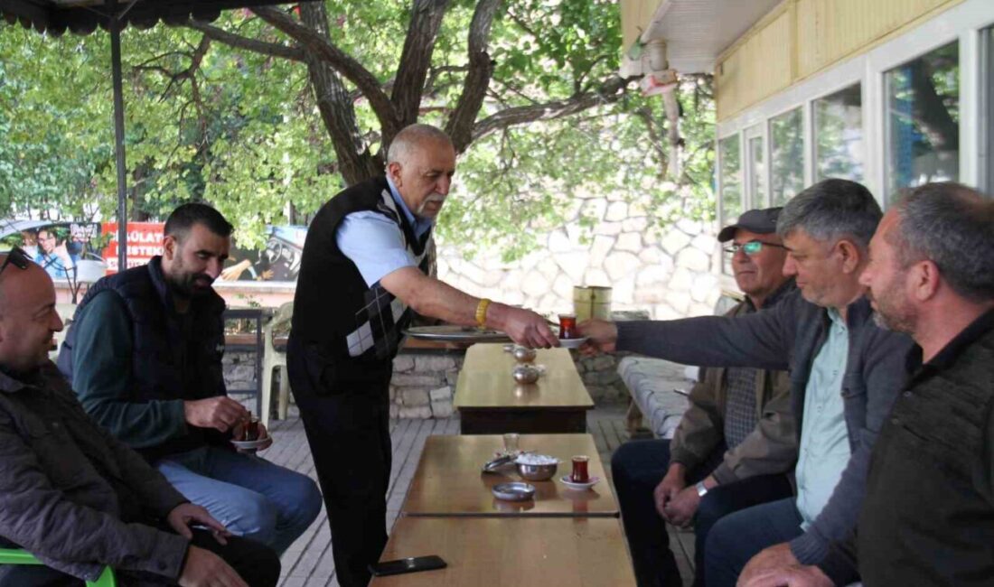 Pala Dayı, Pertek’te Çayı Uygun Fiyata Sunarak Esnaf Geleneğini Yaşatıyor Tunceli'nin Pertek ilçesinde, 25 yıldır çay ocağı işleten Mustafa Sungur,