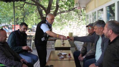 Tunceli'nin Pertek ilçesinde, 25 yıldır çay ocağı işleten Mustafa Sungur,