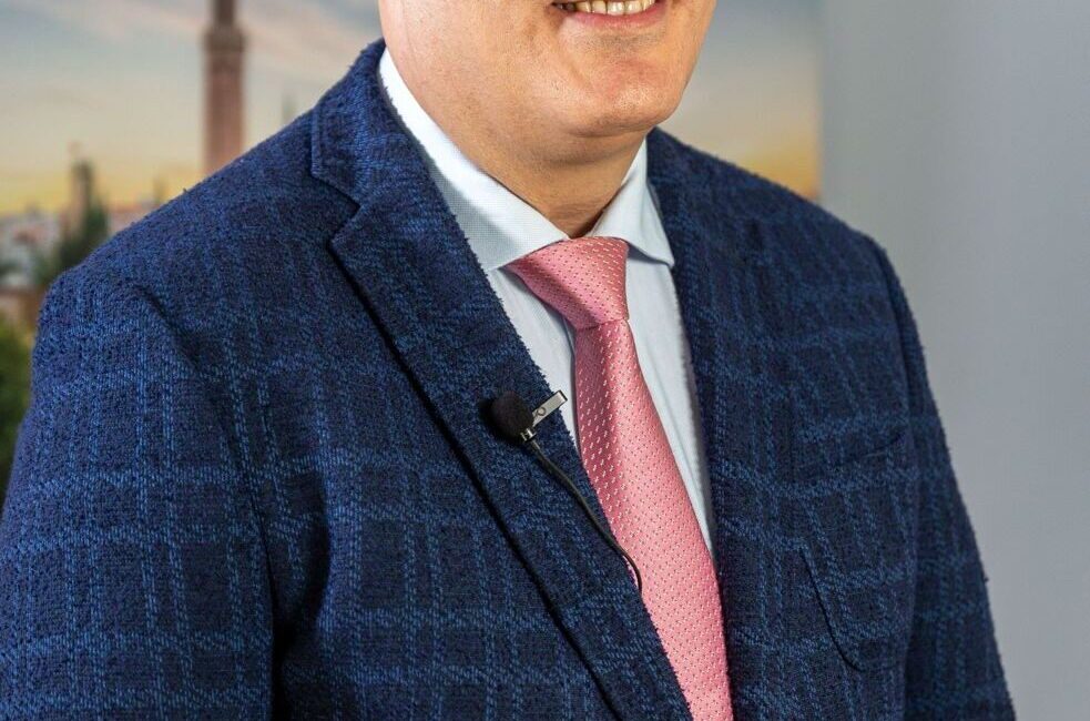 TÜRSAB Başkan Adayı Hacıalioğlu’ndan Acentalara Yeşil Pasaport ve Kolay Vize İmkanları Müjdesi TÜRSAB Başkan Adayı Mehmet Nezih Hacıalioğlu, seyahat acentalarının uluslararası rekabette