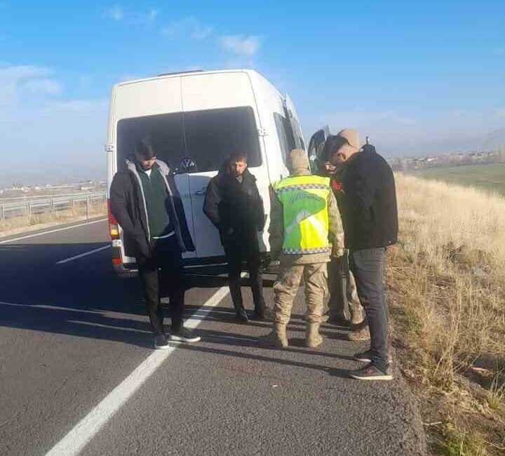 Ağrı'nın Tutak ilçesinde Köşk Köy yakınlarında meydana gelen trafik kazasında,
