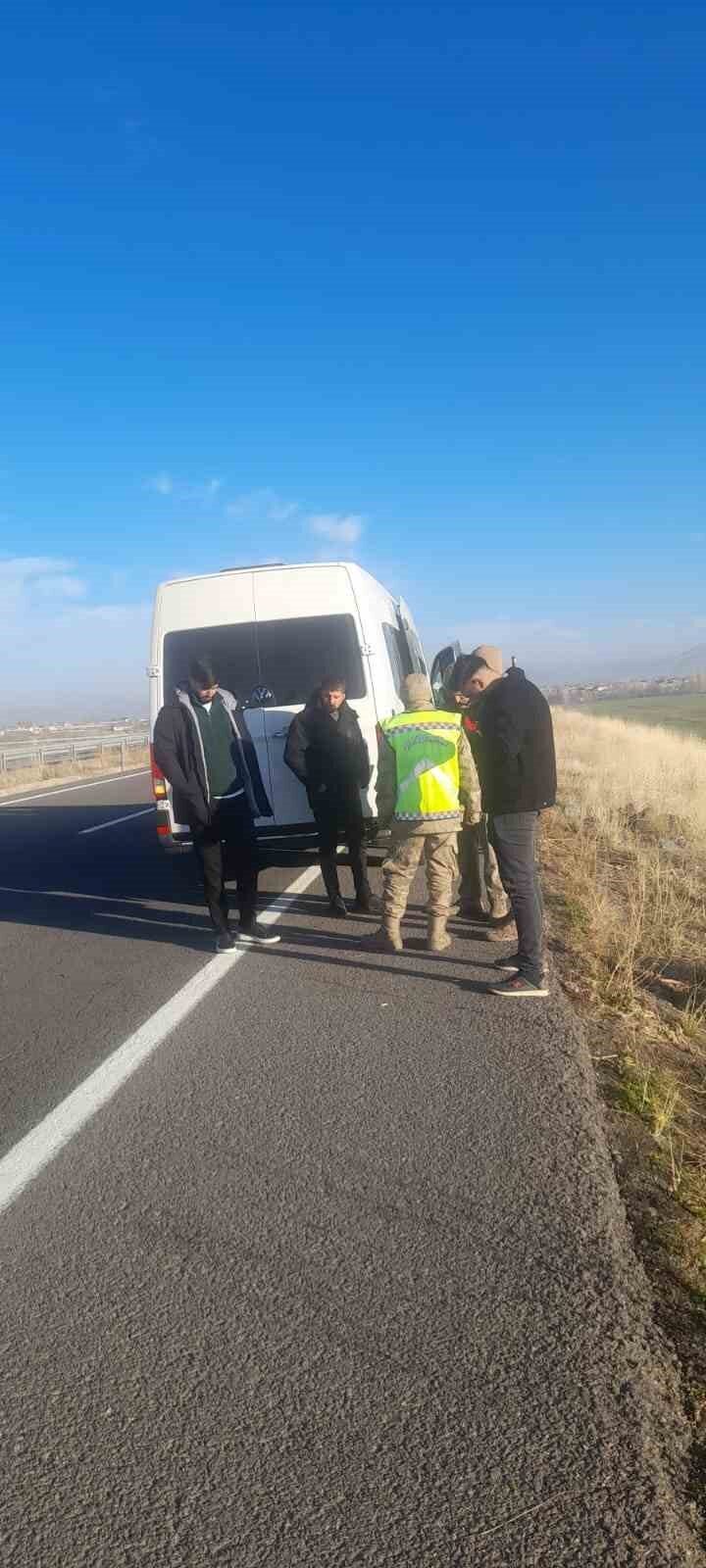 Ağrı'nın Tutak ilçesinde Köşk Köy yakınlarında meydana gelen trafik kazasında,