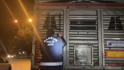 Samsun’un İlkadım ilçesinde, polis KOM Şube Müdürlüğü tarafından durdurulan bir