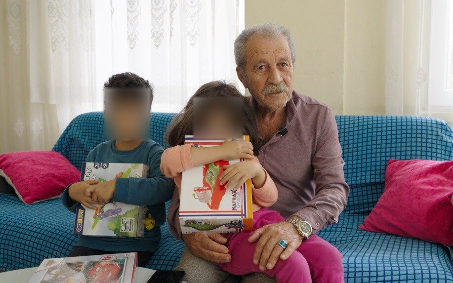 Antalya'nın Kepez ilçesinde Kadri Övüş, ev sahibiyle yaşadığı sorunlar sonucu