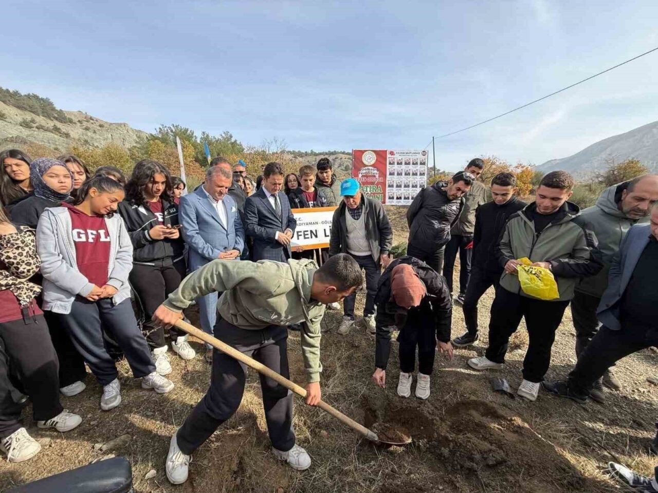 Adıyaman'ın Gölbaşı ilçesinde düzenlenen ağaç dikme etkinliğinde, uçak kazasında hayatını