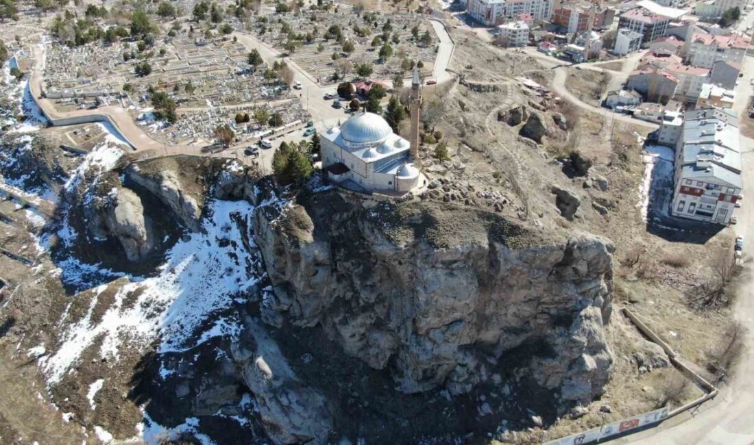 Sivas'taki Yukarı Tekke Mezarlığı, Abdulvahabi Gazi Hazretleri’nin türbesi ve Yukarı