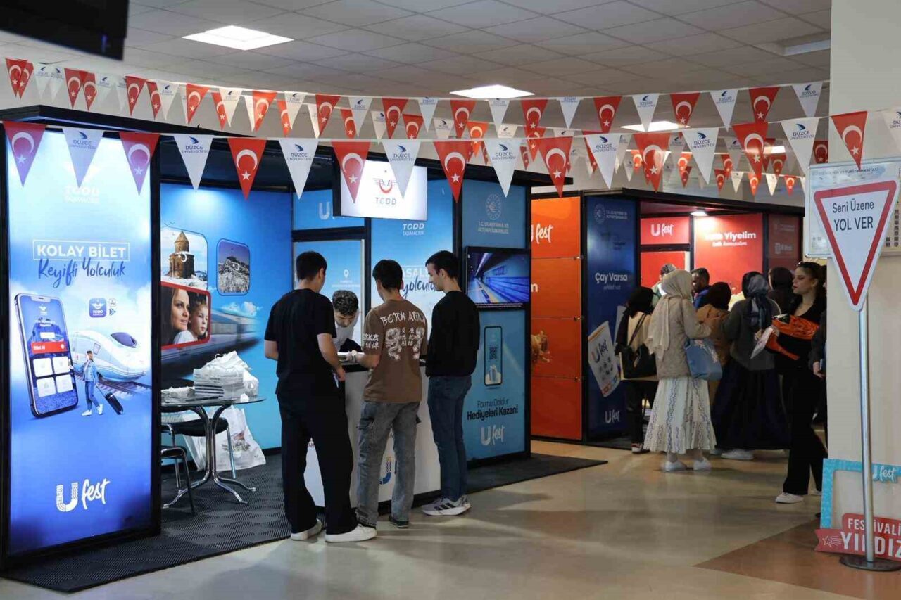 Ulaştırma ve Altyapı Bakanlığı’nın düzenlediği Ufest Gençlik Festivali, Düzce Üniversitesi’nde