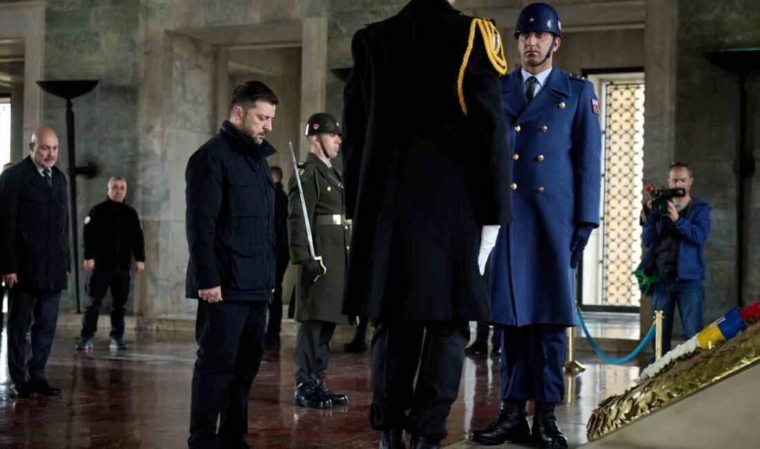 Zelenskiy, Ankara Ziyareti Öncesi Anıtkabir’i Ziyaret Etti Ukrayna Devlet Başkanı Volodimir Zelenskiy, Ankara'daki resmi ziyaretinden önce Anıtkabir'i