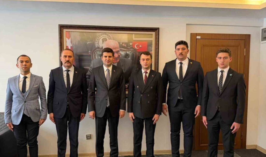 Ülkü Ocakları Kütahya İl Başkanı İlker Bükni ve yönetimi, Ankara'da