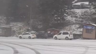 Uludağ, kış turizmi için önemli bir merkez olarak, beklenen kar