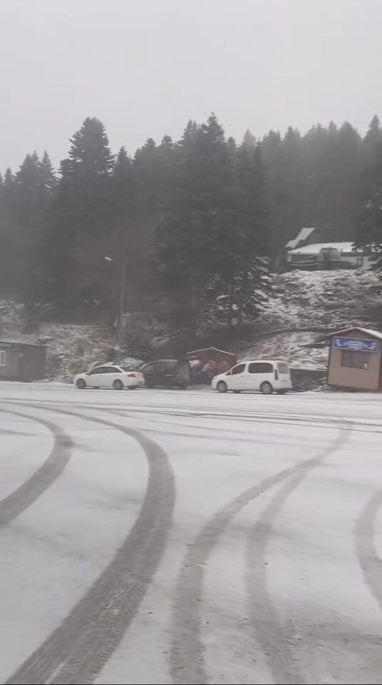 Uludağ, kış turizmi için önemli bir merkez olarak, beklenen kar