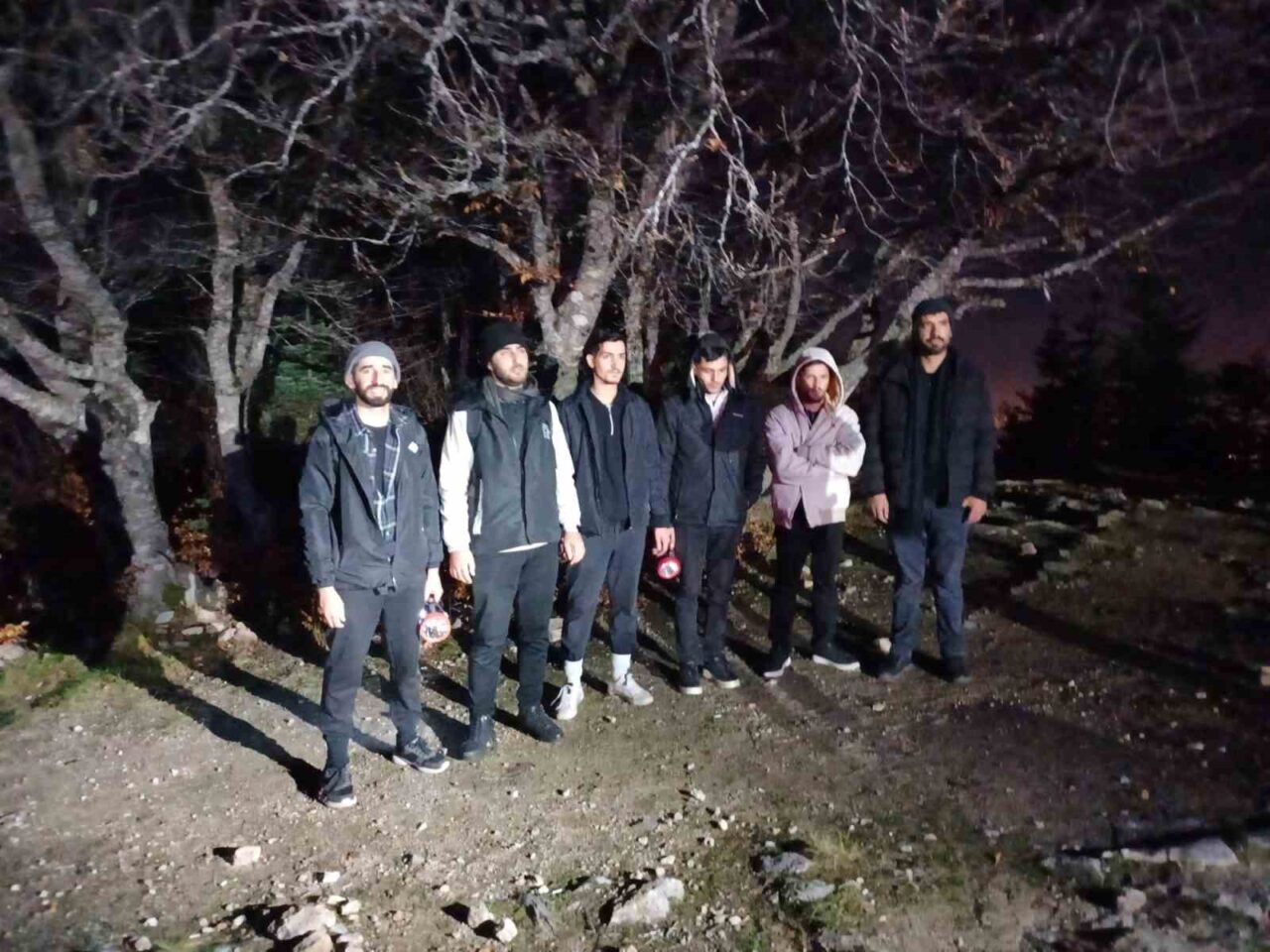 Uludağ Milli Parkı'nda izinsiz yürüyüş yapan 18-23 yaşlarındaki 6 genç,