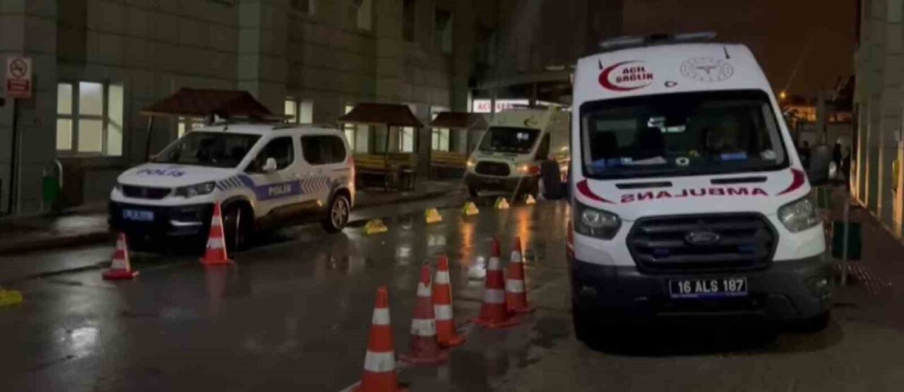 Uludağ’da Kaybolan Alperen Nar, Hastaneye Sevk Edildi, Tedavisi Devam Ediyor Uludağ'da kaybolan Alperen Nar, yaralı olarak dere yatağında bulundu ve