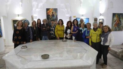 Muğla'da düzenlenen Uluslararası Ekim Geçidi, 24. yılına girdi. Gülsün Erbil'in