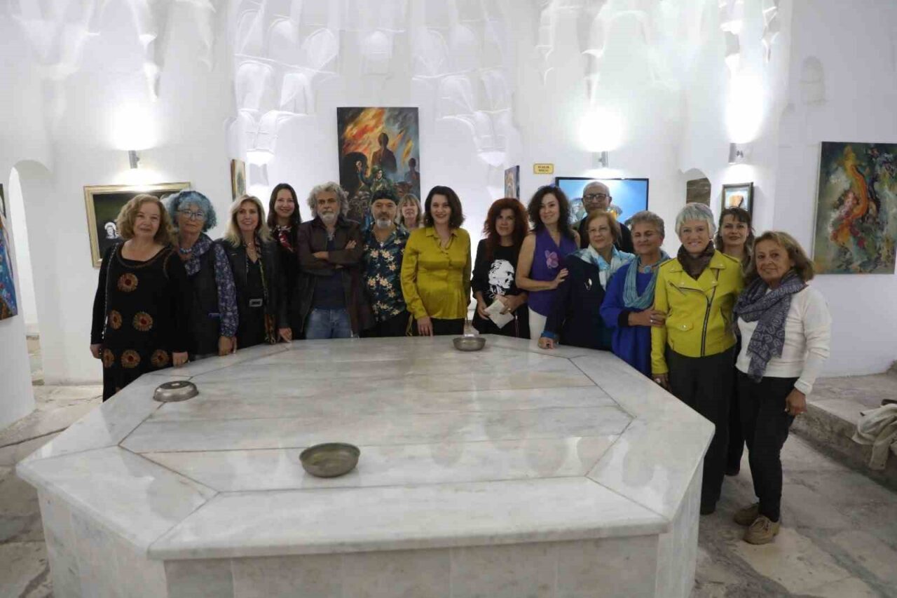 Muğla'da düzenlenen Uluslararası Ekim Geçidi, 24. yılına girdi. Gülsün Erbil'in