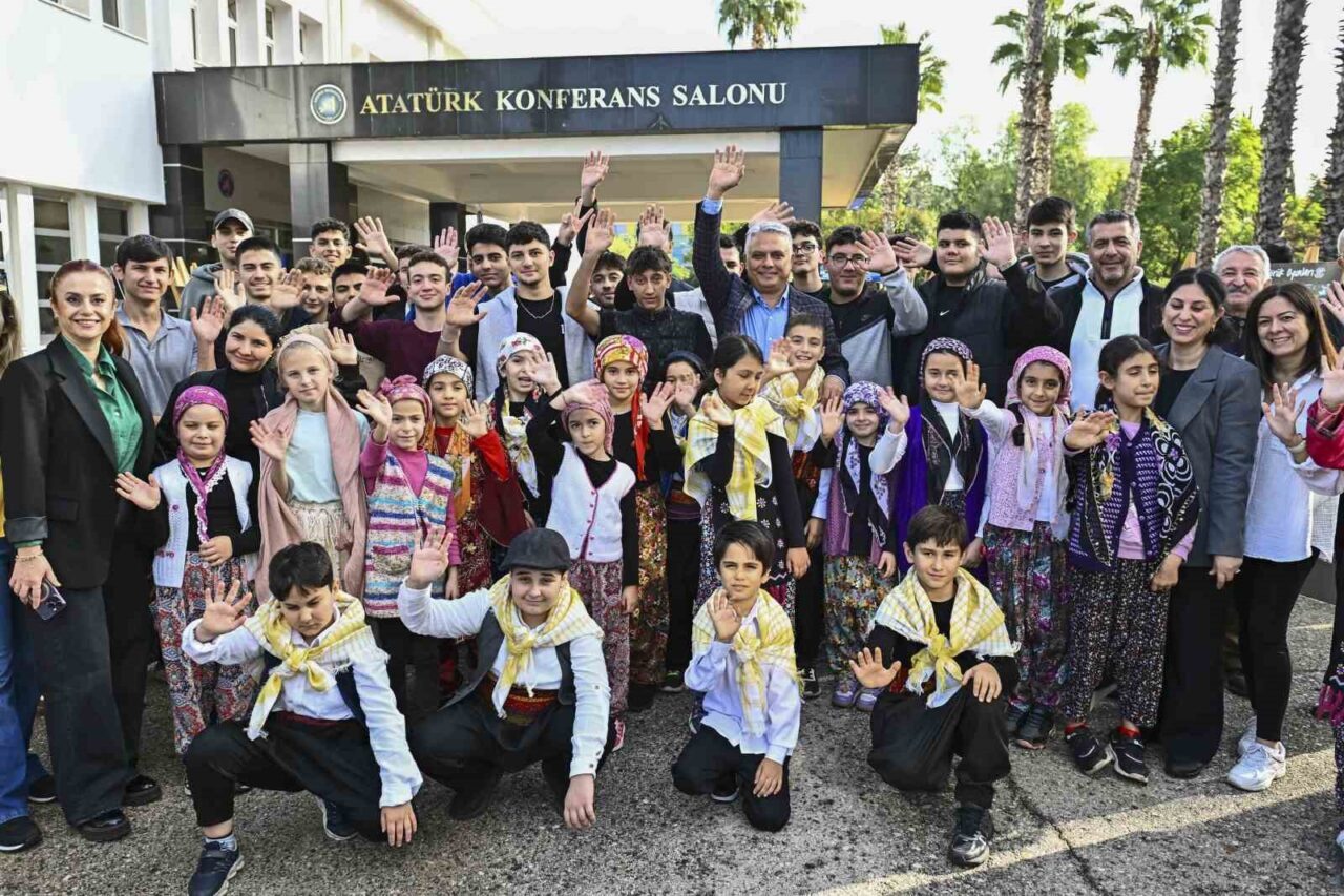 Muratpaşa Belediye Başkanı Ümit Uysal, Akdeniz Üniversitesi'nde düzenlenen Uygulamalı Yörük