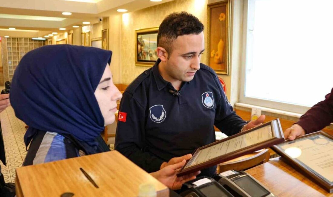 Ümraniye’de Zabıta Ekipleri, Tepeüstü Mahallesi’nde İşletmelerde Kapsamlı Denetimler Gerçekleştirdi Ümraniye Belediyesi Zabıta Müdürlüğü, Tepeüstü Mahallesi'nde gerçekleştirdiği denetimlerde işletmelerin hijyen,