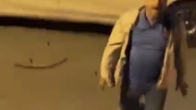 Ümraniye'de boşanma aşamasındaki şahıs, eşine ait aracın camlarını kırarken, komşusunun