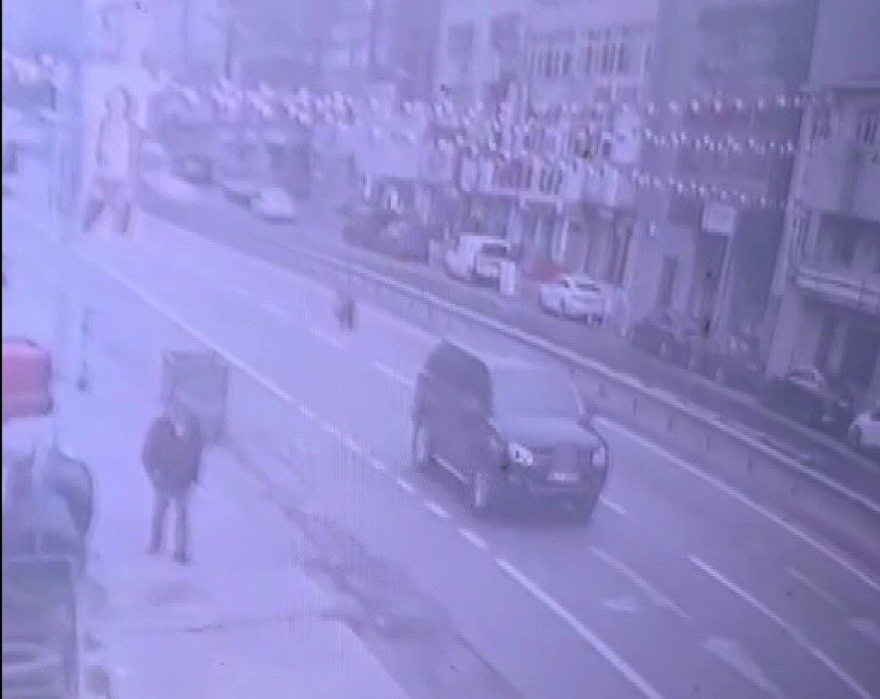 Ümraniye'de kontrolden çıkan bir motosiklet, dengesini kaybeden sürücüsüyle yaklaşık 150