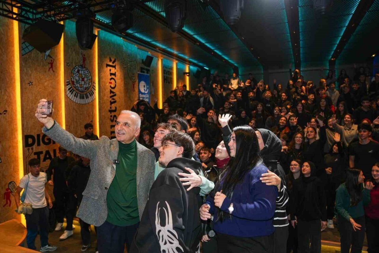 Ümraniye Belediye Başkanı İsmet Yıldırım, "Motivasyon Buluşmaları"na Asiye Ağaoğlu Anadolu