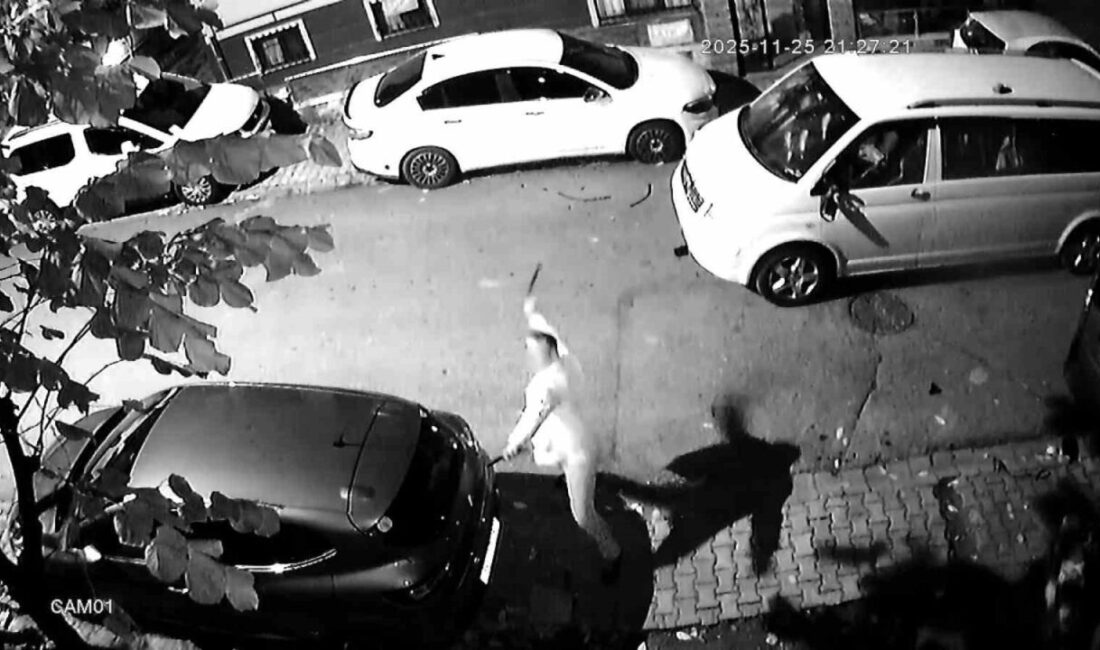 İstanbul Ümraniye'de boşanma aşamasındaki bir adam, eşine ait aracın camlarını