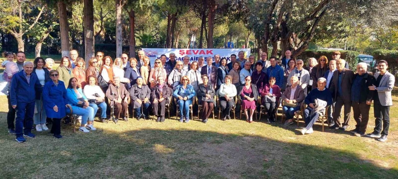 Kırkağaç Şair Eşref Eğitim Kültür ve Sosyal Dayanışma Vakfı, geleneksel