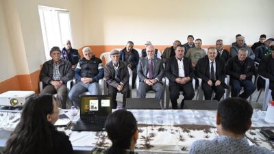 Uşak Üniversitesi, çiftçilere bilgilendirme etkinliği düzenleyerek bilim ile tarımı buluşturdu.