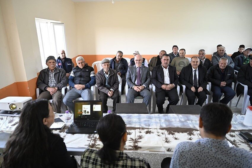 Uşak Üniversitesi, çiftçilere bilgilendirme etkinliği düzenleyerek bilim ile tarımı buluşturdu.