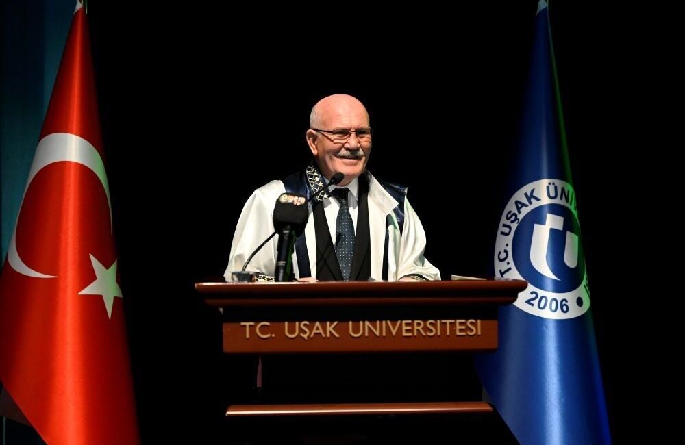 Uşak Üniversitesi’nde 2025-2026 Akademik Yükselme ve Cübbe Giyme Töreni Gerçekleşti Uşak Üniversitesi, 4 Kasım 2025'te 2025-2026 Akademik Yükselme ve Cübbe