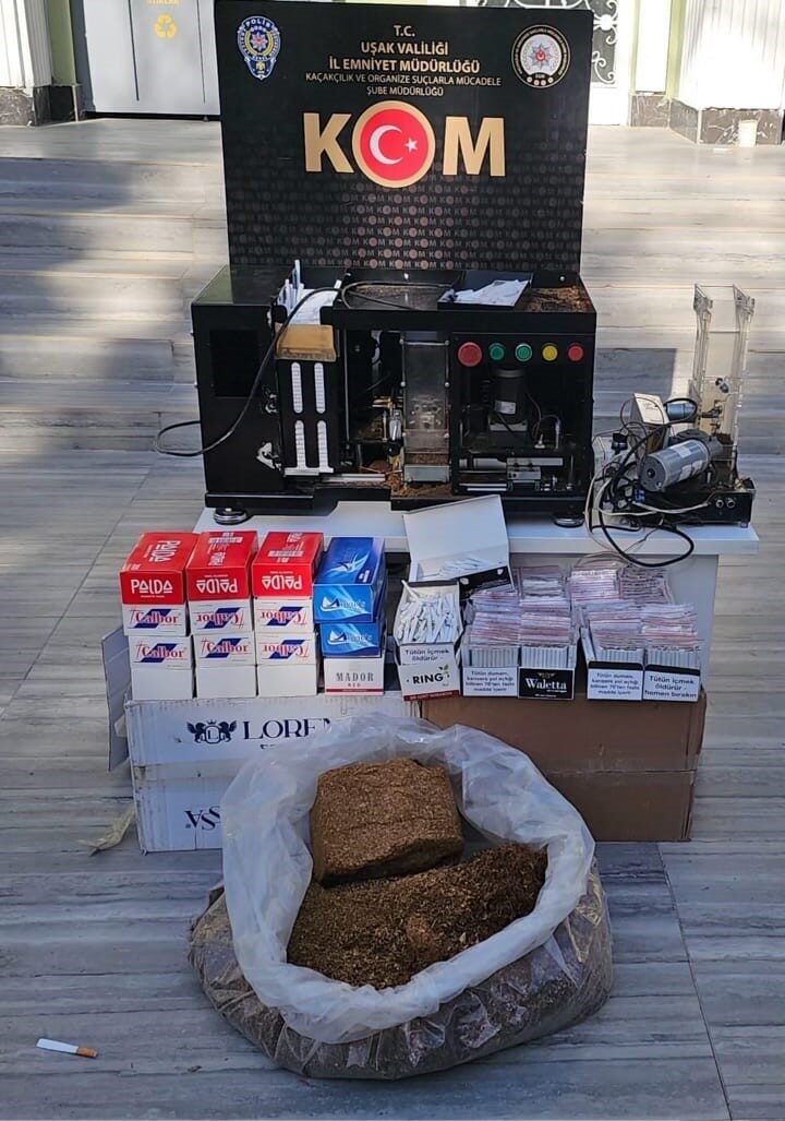 Uşak İl Emniyet Müdürlüğü'nün KOM Şube ekipleri, düzenledikleri operasyonda 4