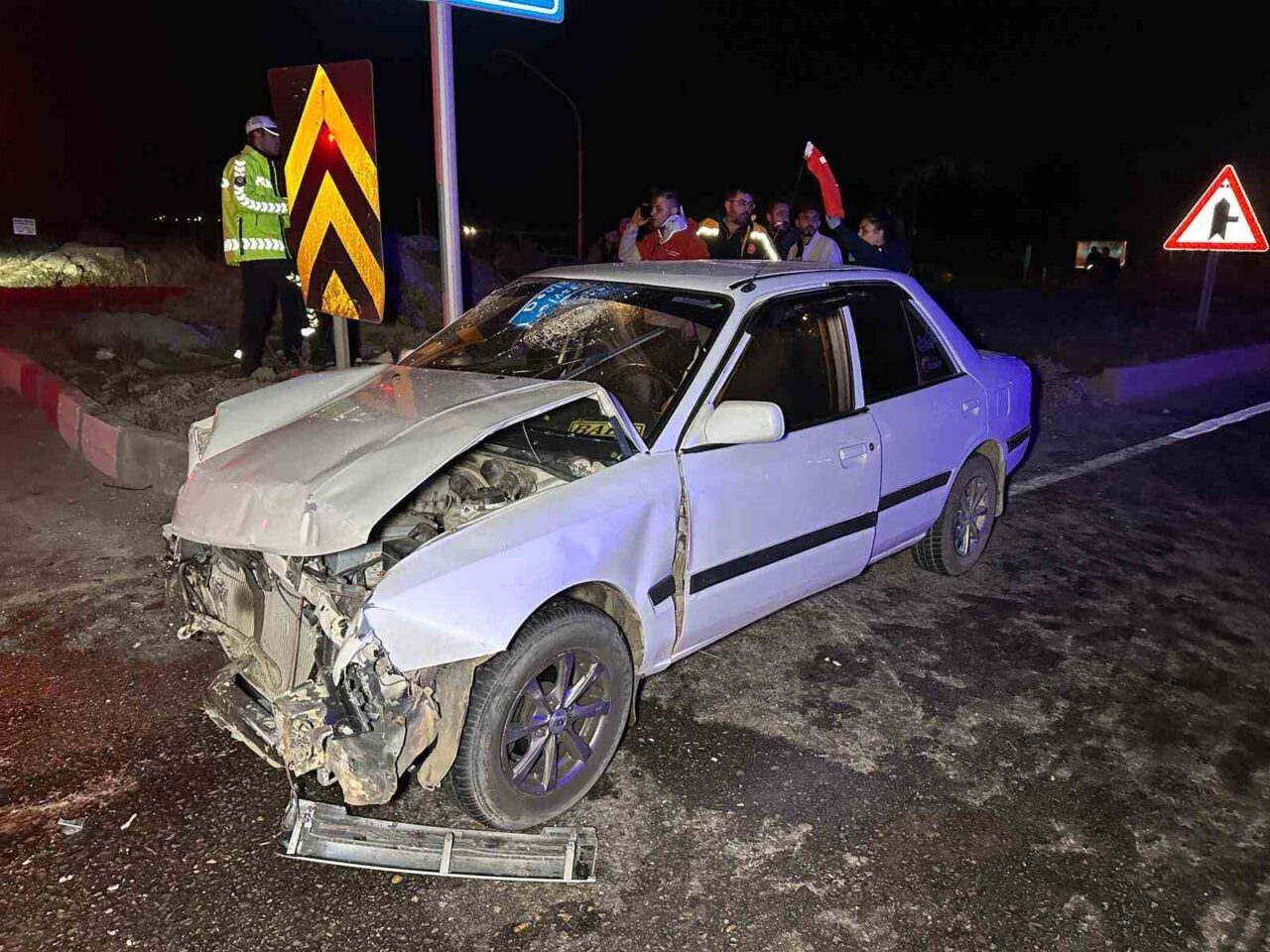 Uşak'ta meydana gelen çarpışmada, 20 yaşındaki N.Y. yönetimindeki otomobil ile