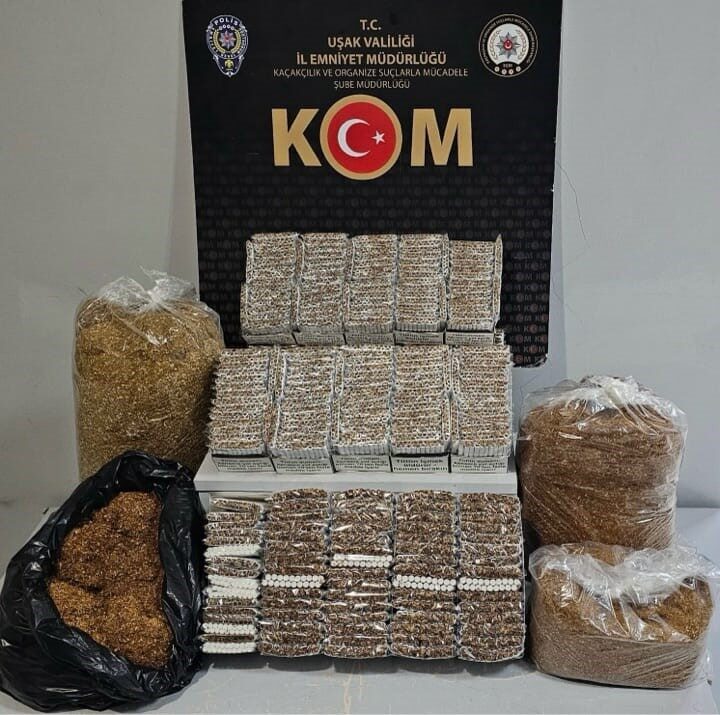 Uşak'ta Kaçakçılık ve Organize Suçlarla Mücadele (KOM) ekipleri, bir adrese