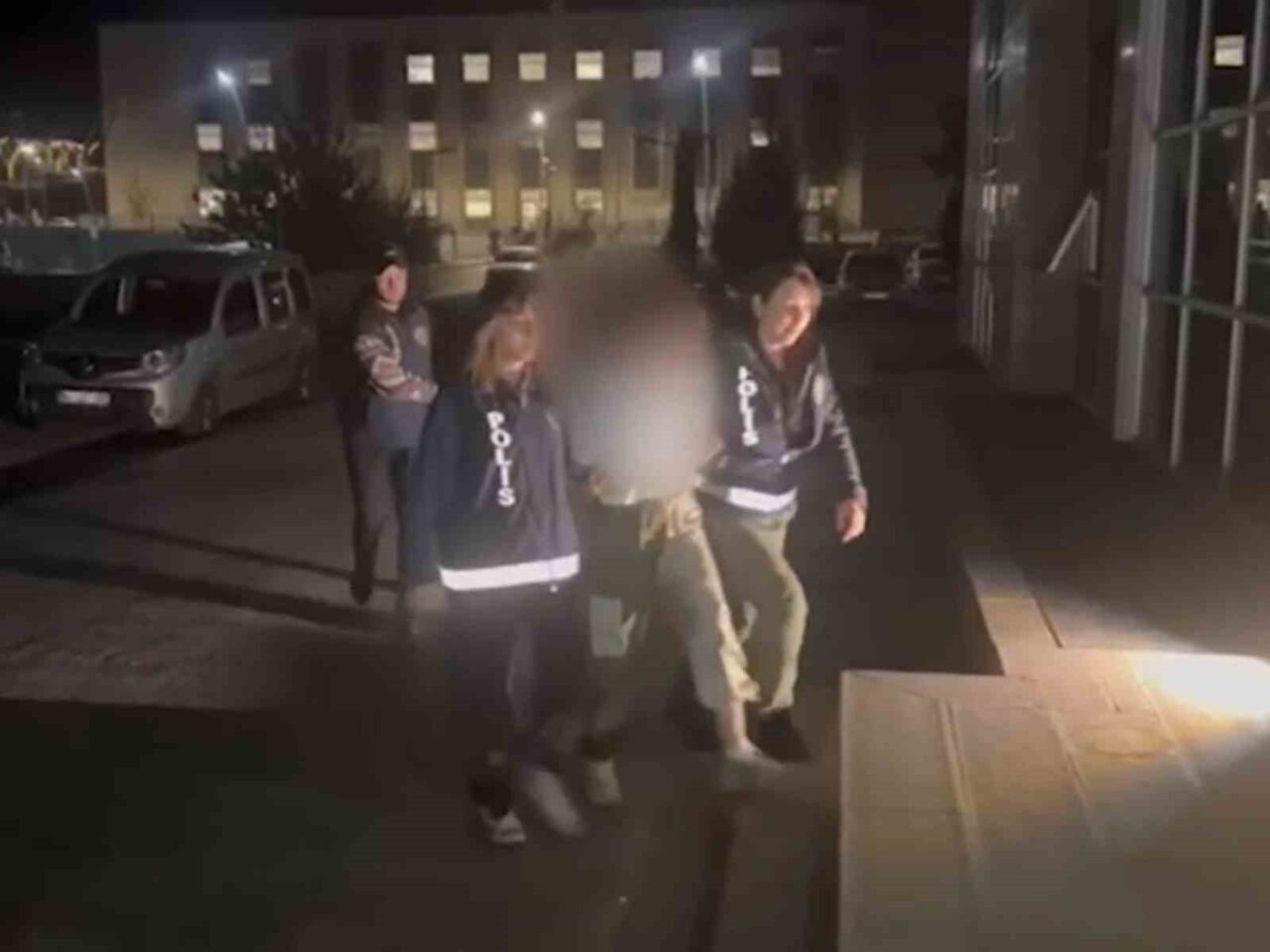 Uşak'ta, M.G.'ye ait otomobili çalan V.G. ve N.E. kısa süre