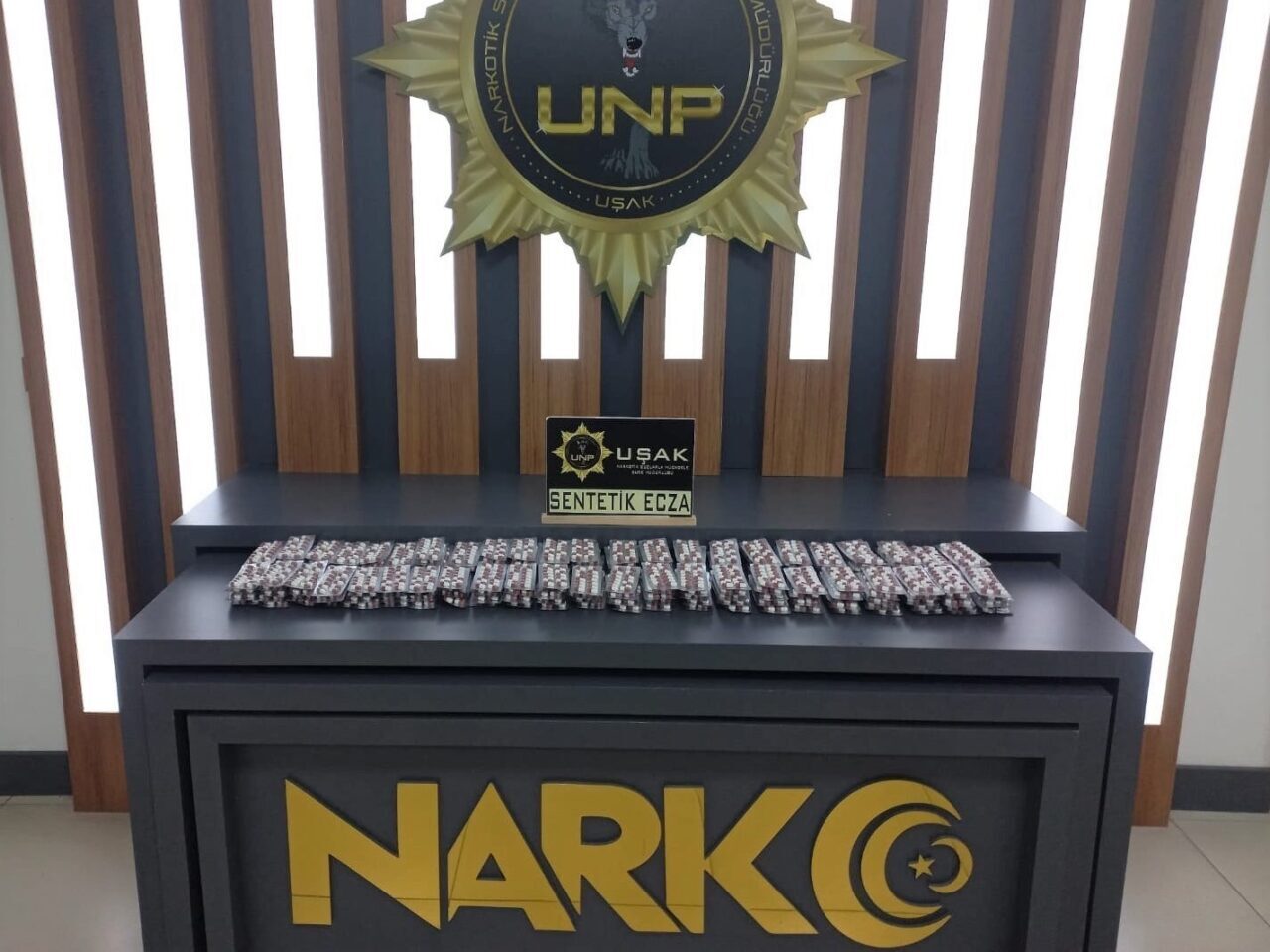 Uşak'ta düzenlenen narkotik operasyonunda 4 kişi tutuklandı. Emniyet, 6 bin