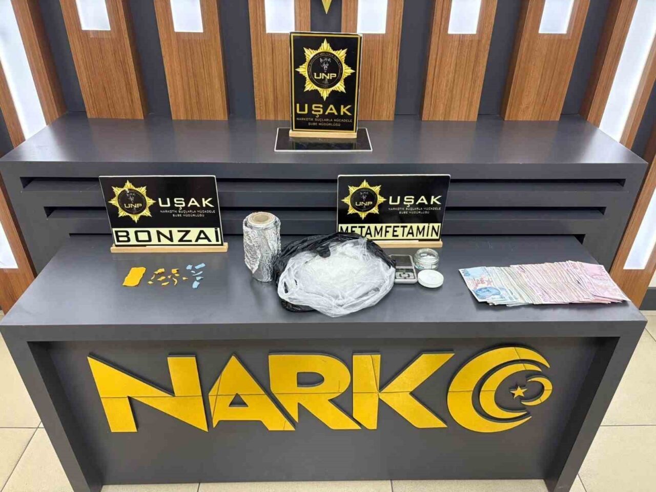 Uşak'ta Narkotik Suçlarla Mücadele Şube Müdürlüğü, üç operasyonda 7 kişiyi