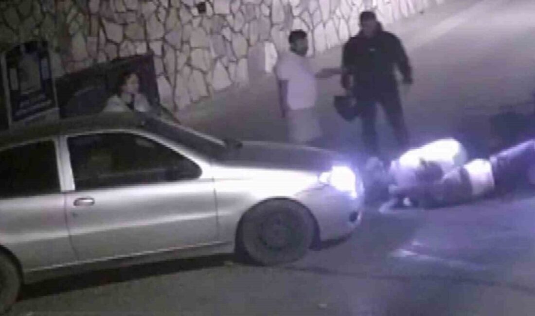 Üsküdar'da yol verme yüzünden başlayan tartışma, sürücülerden birinin geri manevra