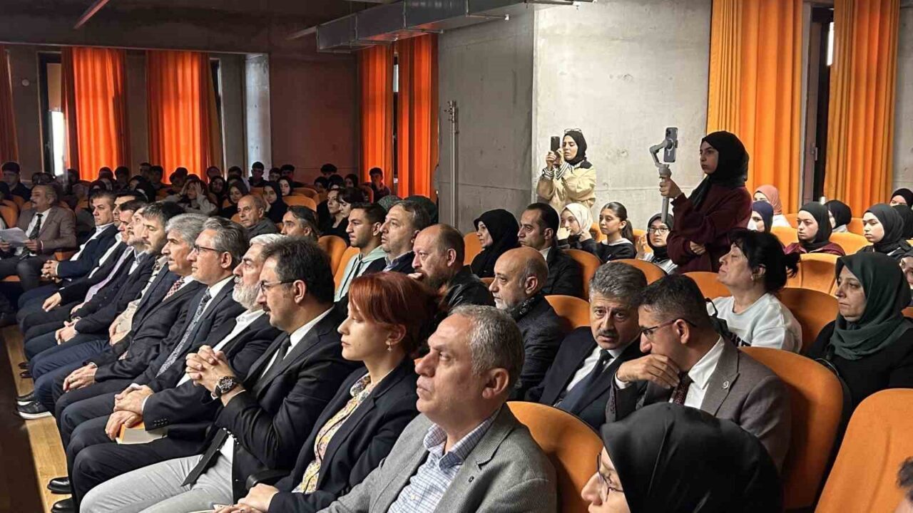 Sezai Karakoç, 4’üncü vefat yılı anısına "Dirilişin Işığı" sergisiyle anıldı.