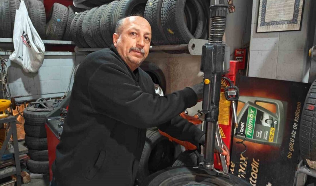 Kayseri'de oto lastikçi Fatih Durmuş, 15 Kasım'da başlayacak kış lastiği
