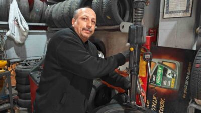 Kayseri'de oto lastikçi Fatih Durmuş, 15 Kasım'da başlayacak kış lastiği