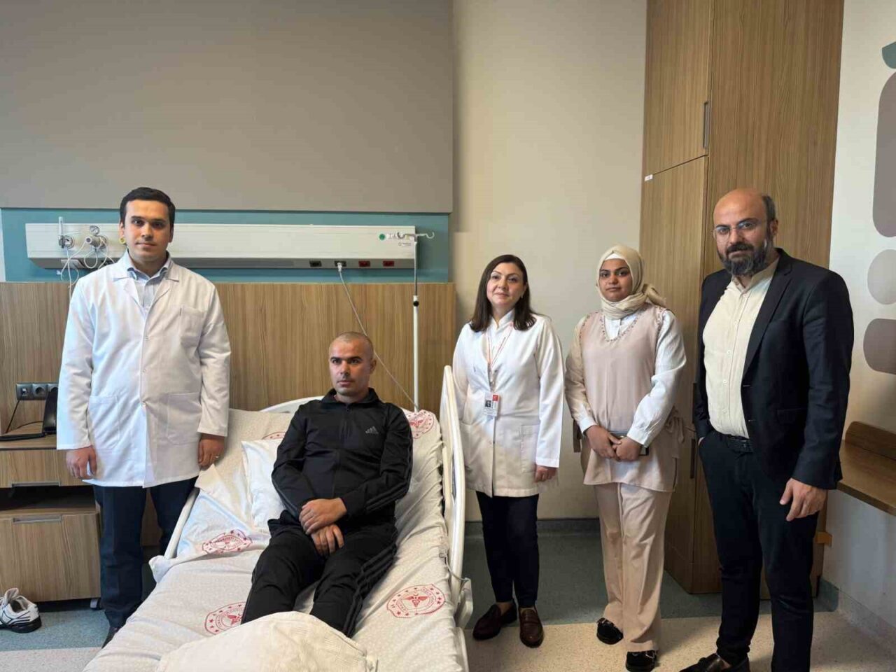 Gaziantep Şehir Hastanesi, bölgenin ilk "uyanık kraniotomi" ameliyatını başarıyla gerçekleştirdi.