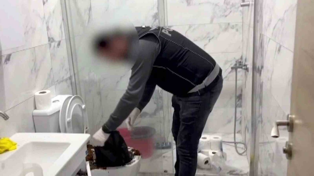 Sakarya'da polisin düzenlediği uyuşturucu operasyonlarında R.B. (25), E.Ö. (33) ve